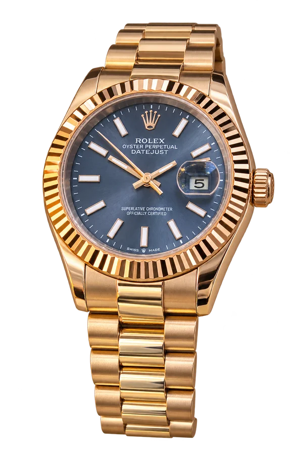 Montre ronde de teinte doré rosé, cadran bleu-gris et bracelet à maillons