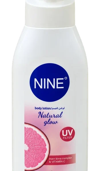 Flacon de lotion NINE Natural Glow avec étiquette rose et pompe violette
