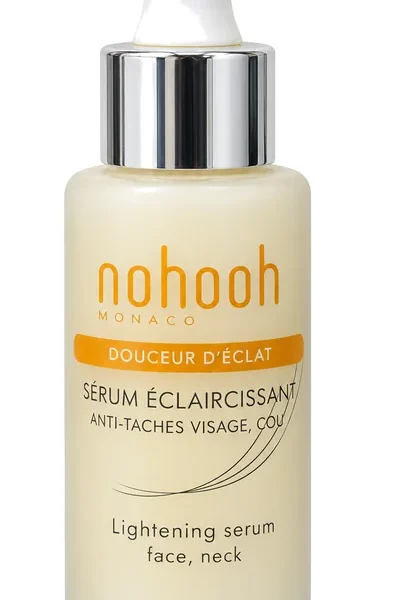 Sérum Nohooh Douceur d’Éclat visage et cou, flacon à pipette et bague argentée.